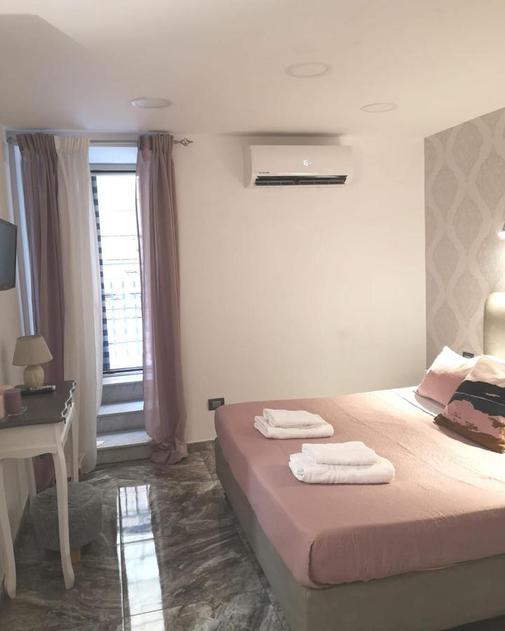Domus Luigi Leone * Napoli